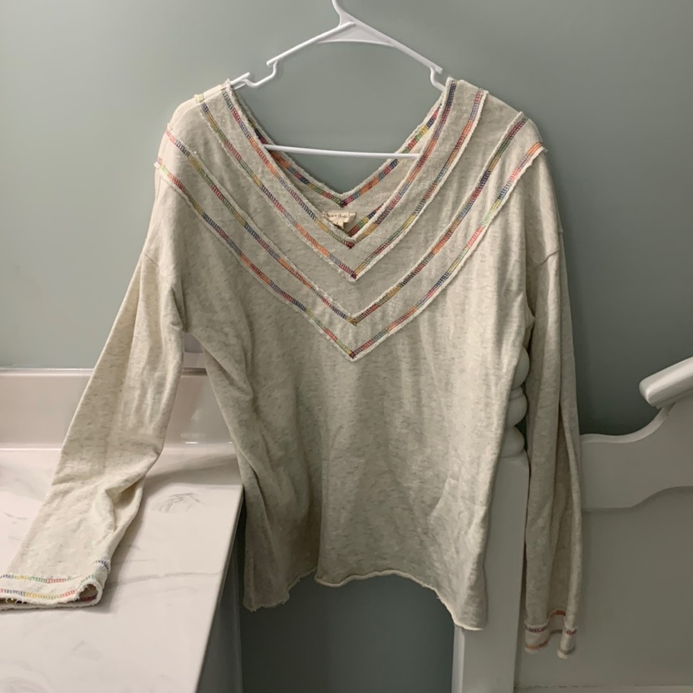 Hem and thread v neck sweatshirt